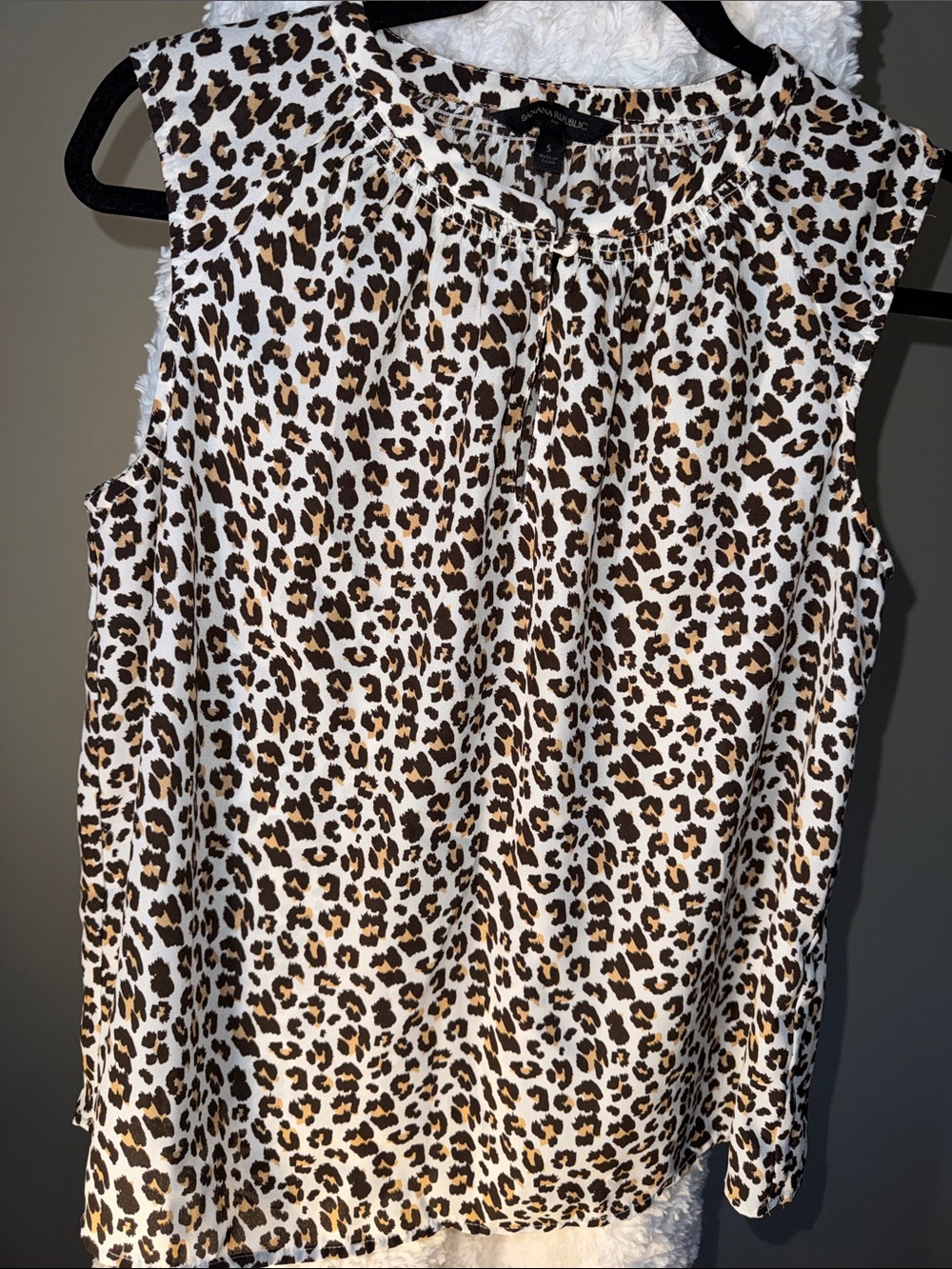 Banana Republic Sleeveless Leopard Print Blouse in White, Brown, Tan